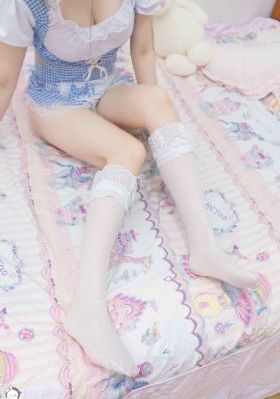我脱了老师内衣摸她胸的视频软件
